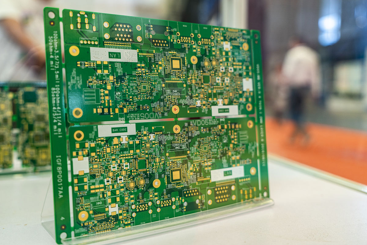 印制板是什么？PCB電路板,用什么磨料進(jìn)行拋光？